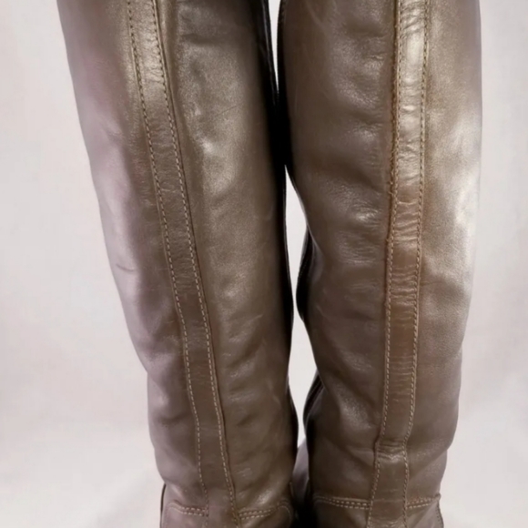 Donald pliner riding equestrian - Picture 3 of 8